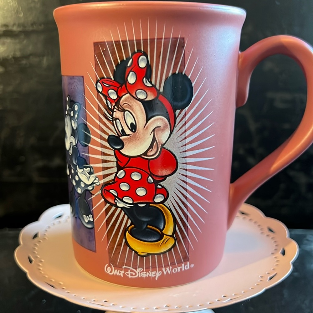 Minnie Mouse Mug/Pencil Cup Walt Disney World  Minnie Poses Cute Pink Of Course!